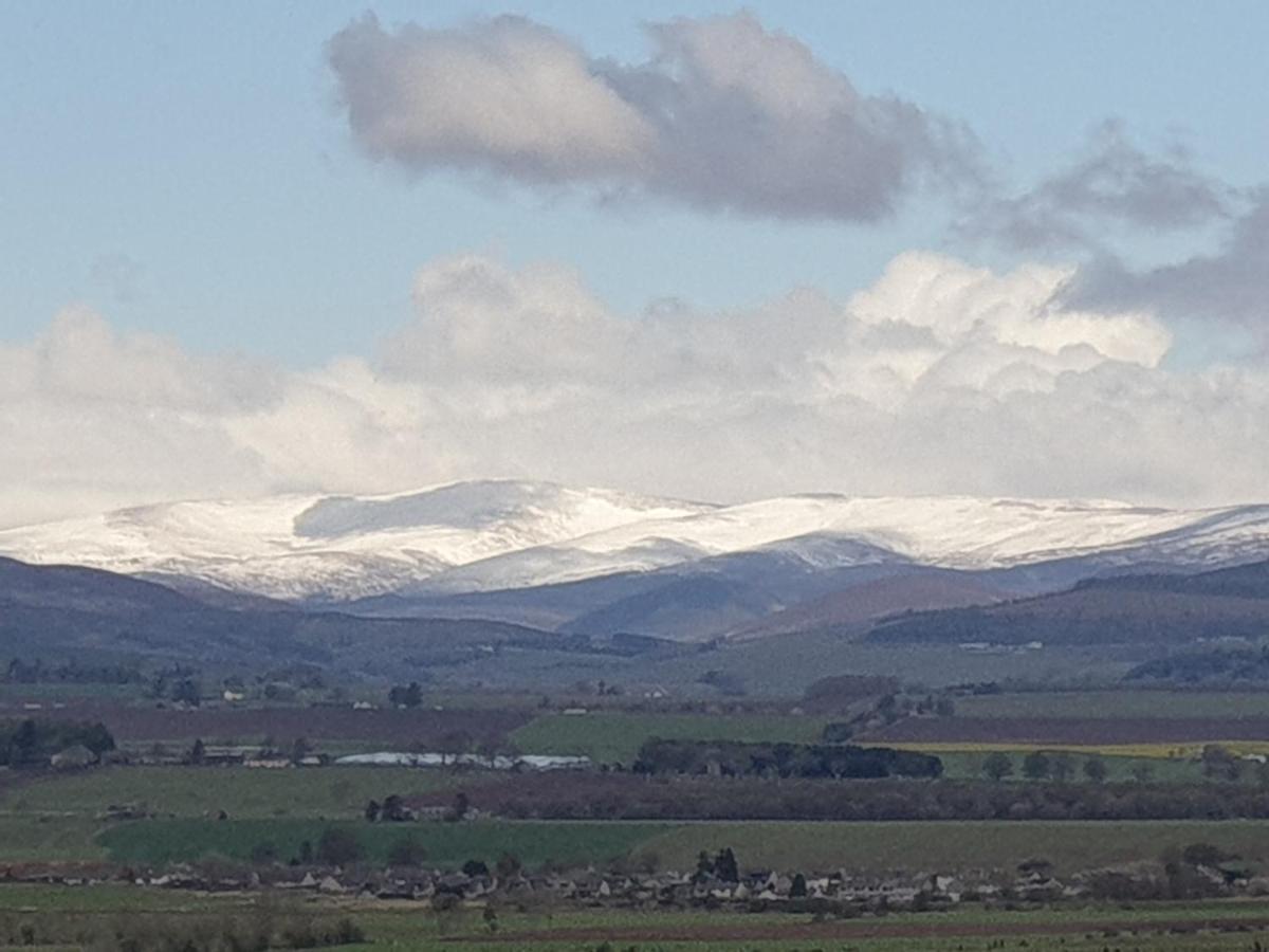 Kimadalyn Villa Forfar Bagian luar foto