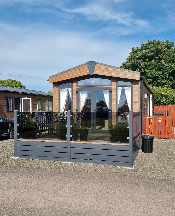 Kimadalyn Villa Forfar Bagian luar foto