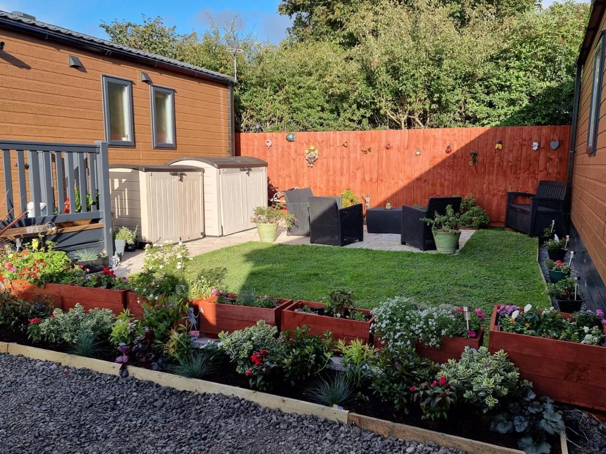 Kimadalyn Villa Forfar Bagian luar foto