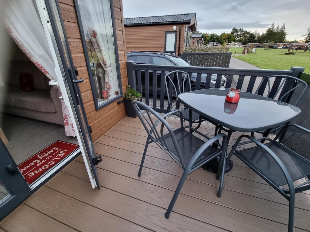 Kimadalyn Villa Forfar Bagian luar foto