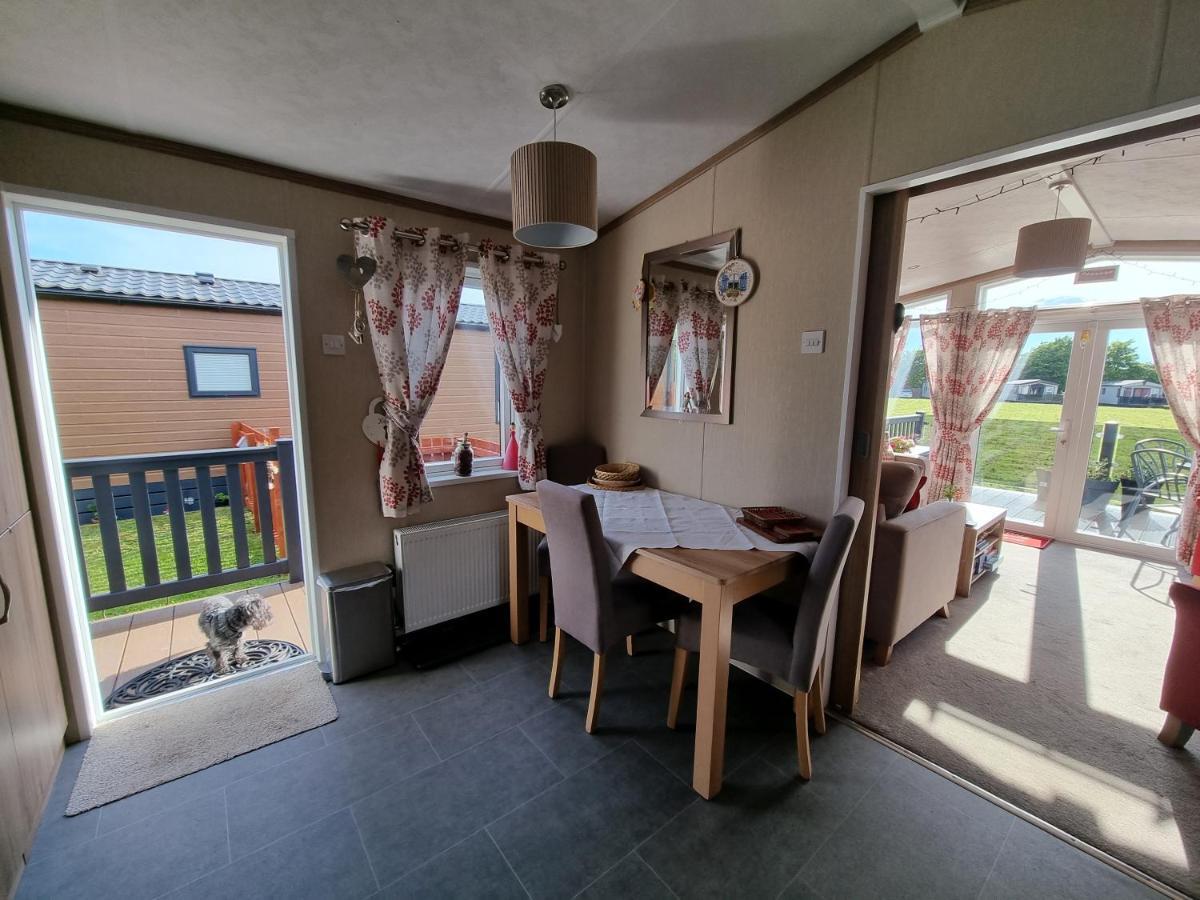 Kimadalyn Villa Forfar Bagian luar foto