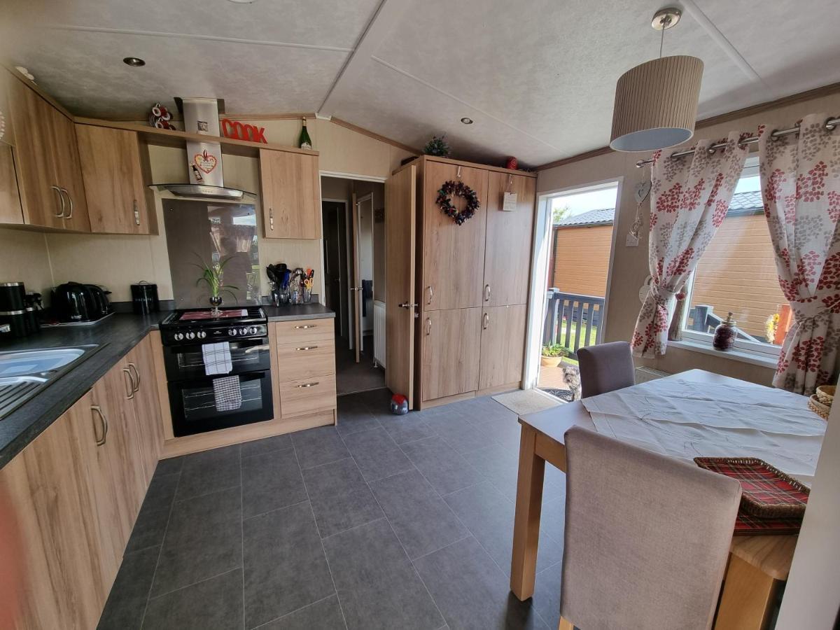 Kimadalyn Villa Forfar Bagian luar foto