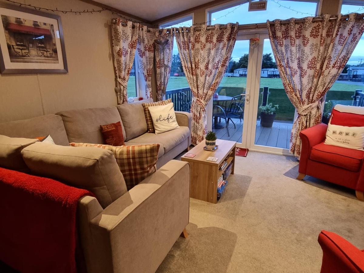 Kimadalyn Villa Forfar Bagian luar foto